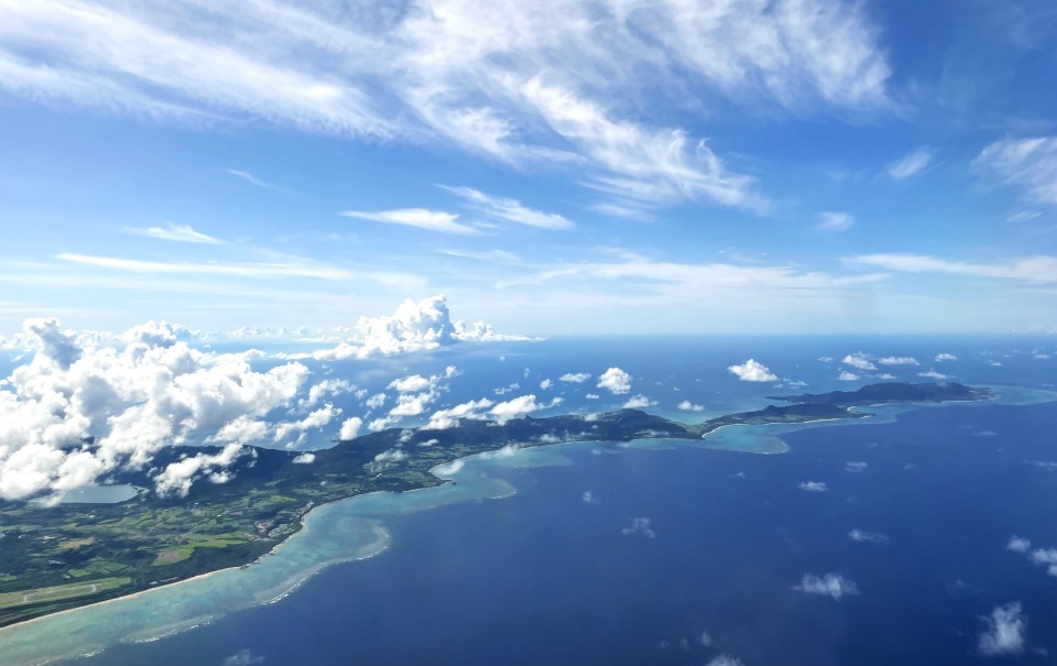 石垣島の北部と青い海と空