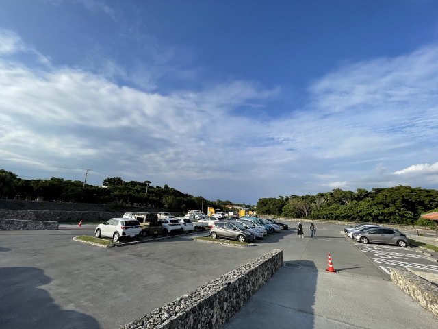 川平湾の駐車場
