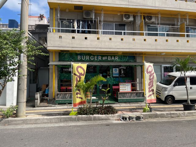ヤンバーガー石垣島の店舗外観